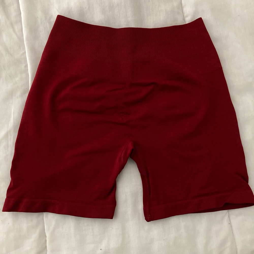 Alphalete Amplify Shorts Scarlet